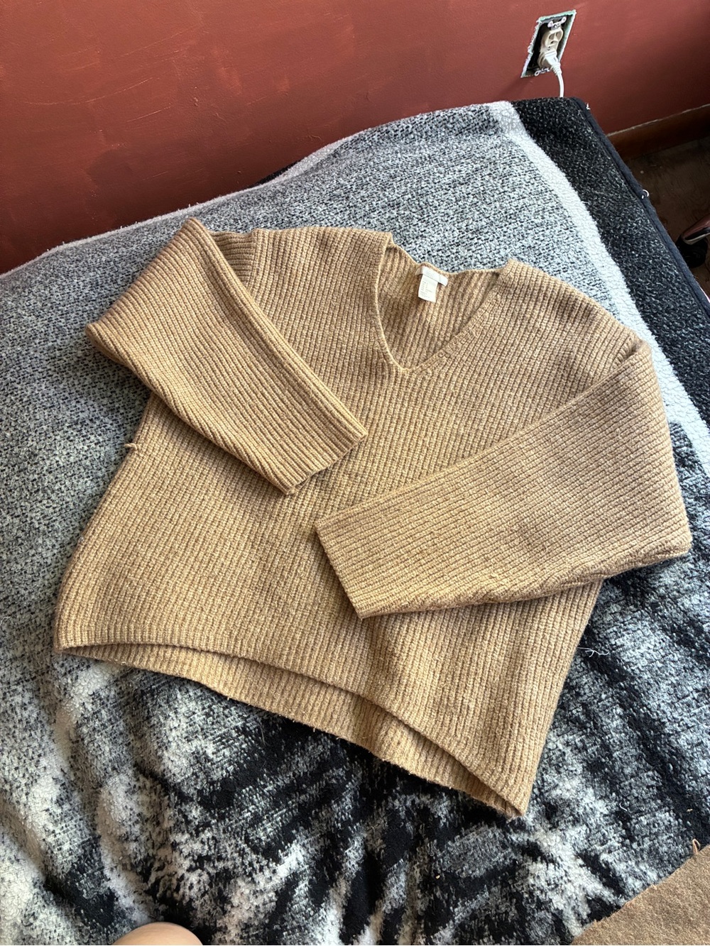 H&M tan ribbed knit sweater, slouchy fit